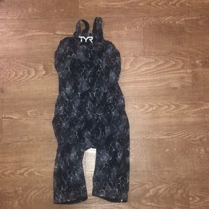 TYR Women's Supernova Avictor